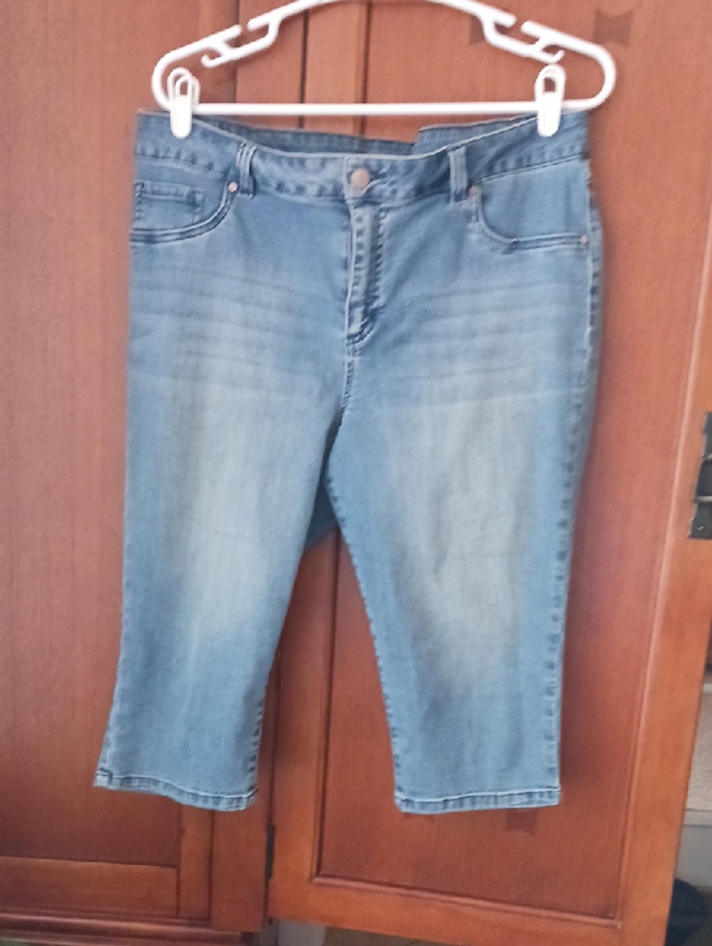 d. jeans Light Blue Cropped Denim Capris